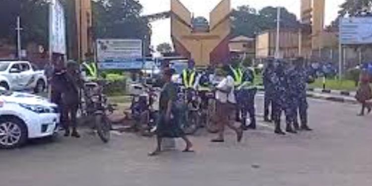 Police deploy men to UNILAG against fee protest