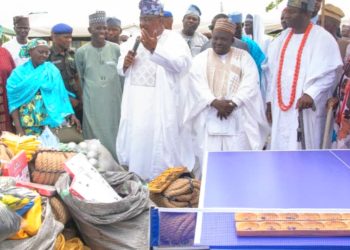 Kwara gifts textbooks, sports kits for public schools