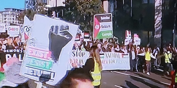 Thousands march in London against Israeli atrocities in Gaza