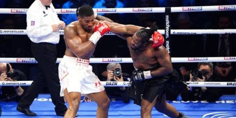 Anthony Joshua stops Wallin in fifth round