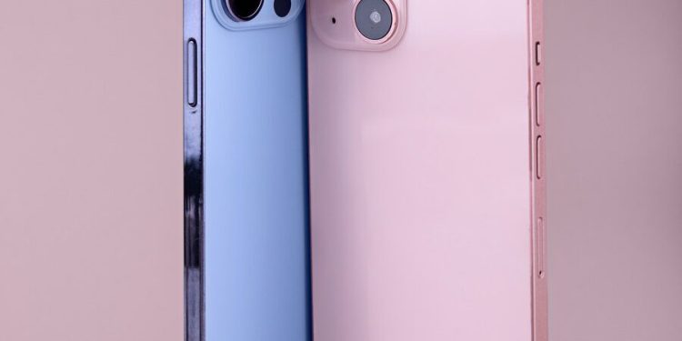 Smartphones used to illustrate a story