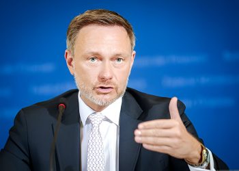 Tackle what strengthens the far right, German finance minister says