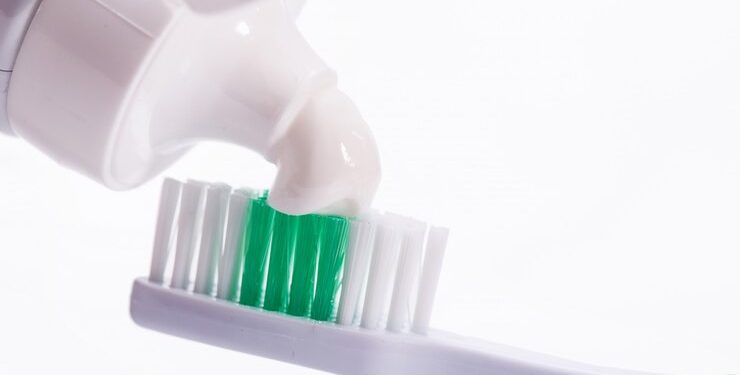 Use toothpastes containing fluoride to prevent tooth decay, Experts advise Nigerians