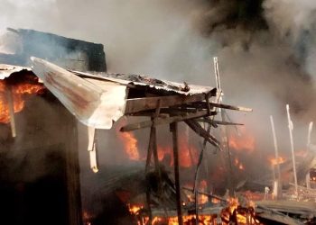 Fire destroys shanties