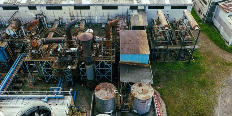 NULGE urges FG to halt Navy’s destruction of Niger Delta illegal refineries