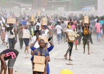 Abuja residents loot NEMA warehouse in Abuja