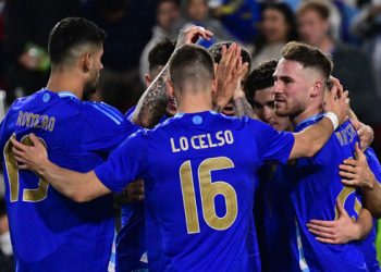 Argentina’s midfielder #20 Alexis Mac Allister (R) celebrates scoring his team’s second goal with teammates during the international friendly football match between Argentina and Costa Rica at LA Memorial Coliseum in Los Angeles