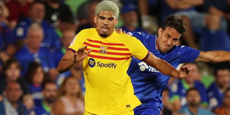 Barcelona's Ronald Araújo