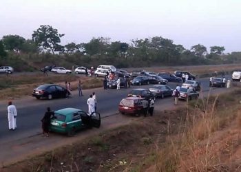 Kidnapping: Residents barricade Kaduna-Abuja highway, call for government’s intervention