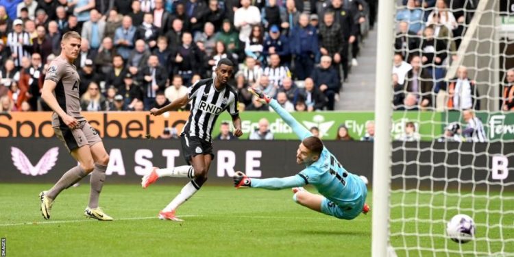 Newcastle United stuns Tottenham with 4-0 victory, boosts European qualification hopes