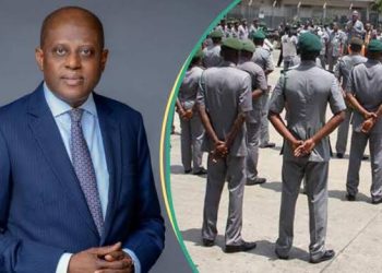 CBN cuts custom exchange rates to clear goods at ports