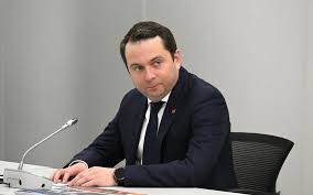 42-year-old stabs Russia’s regional Governor after a town hall meeting