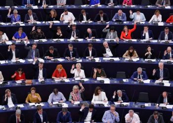 EU lawmakers back call to decriminalize abortion 
