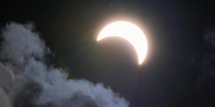Shawwal crescent not sighted, fasting to continue on Tuesday in Saudi Arabia