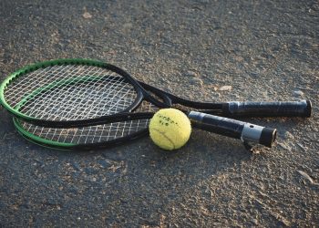 A Tennis racket and Ball used to illustrate a story (PHOTO CREDIT: pixabay.com)