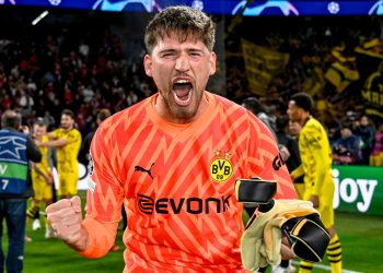 Gregor Kobel Dortmund goalkeeper