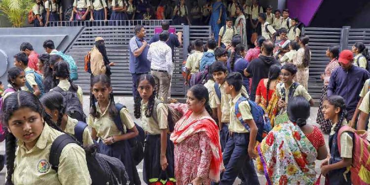 Police evacuate students in India following bomb threats
