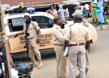 Immigration officer lands in jail over N800k scam