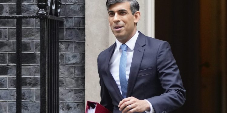 Rishi Sunak dismisses resignation rumour after D-Day event
