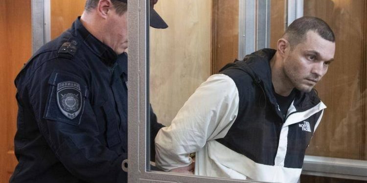 U.S. soldier bags jail term for theft and death threat
