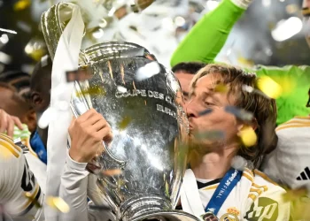 Modric extends Real Madrid deal for another season