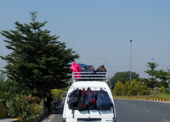Gunmen kill two, injure five children in Pakistani school bus