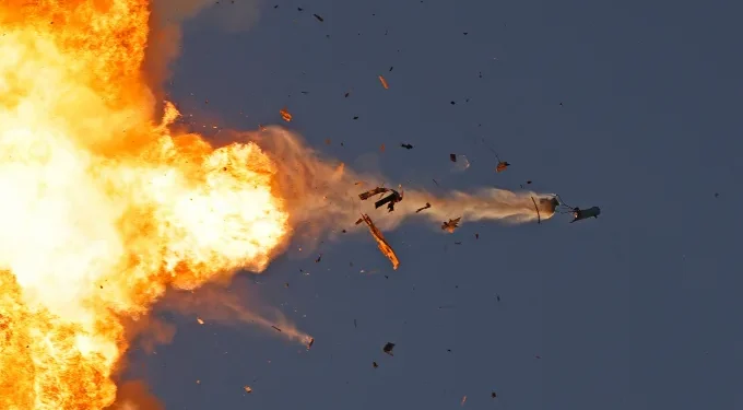 Clash intensifies: Israeli airstrikes and Hezbollah retaliation heighten tensions