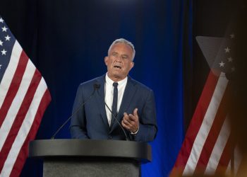 Kennedy Jr suspends presidential ambition to back Trump