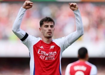 Arsenal opens season defeating Wolves by two goals