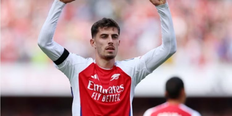 Arsenal opens season defeating Wolves by two goals