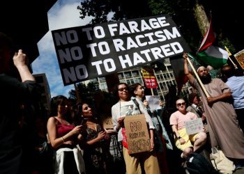 Anti-racism protesters rally across UK after week of riot
