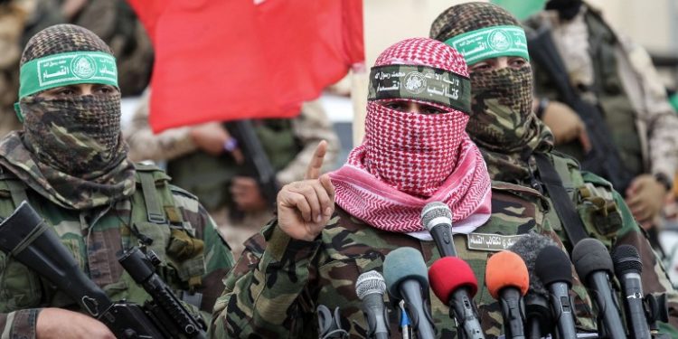 Hamas kills Israeli hostage, injures two others