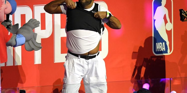 US rapper dies after collapsing on stage during US show