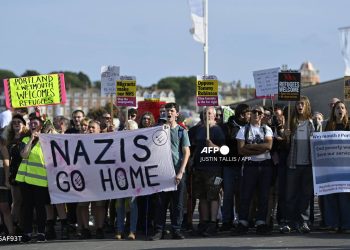 Thousands of police on standby as UK braces for more riots