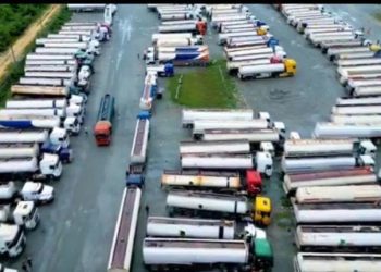 300 NNPCL trucks queue at Dangote refinery to lift petrol