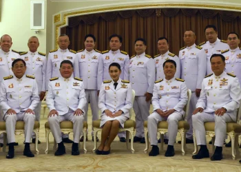 Thai King swears in new government, ends political turmoil