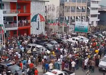 Wike’s supporters lead protest at PDP secretariat over Rivers LG poll