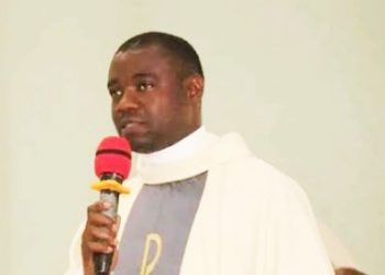 Catholic priest offers self to kidnappers in exchange for two students