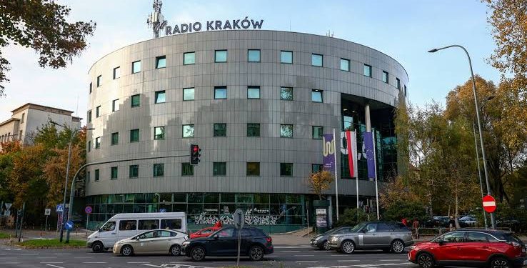 Polish radio station replaces journalists with AI presenters