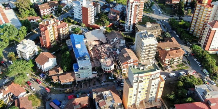 Ten-storey hotel collapses in Argentina, traps many