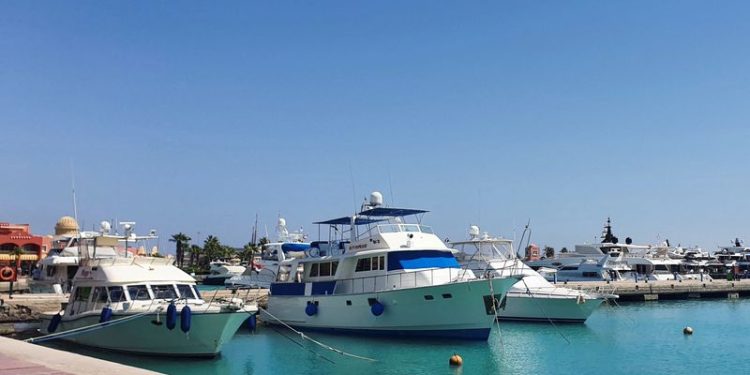 16 missing from Red Sea tourist boat capsize as search enters second day
