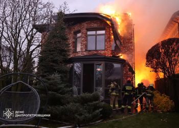 Russia serves nuclear warning, fires ballistic missile at Ukraine