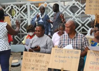 Pensioners set to besiege finance ministry again over unpaid benefits