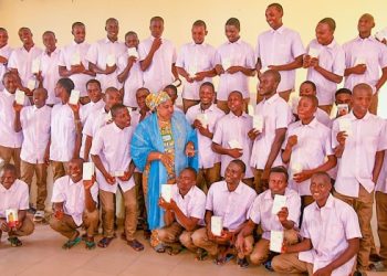 Kaduna Govt gifts N100,000, smartphones to criminal-protesters