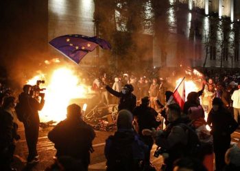 Protesters clash with police after Georgia suspends EU bid