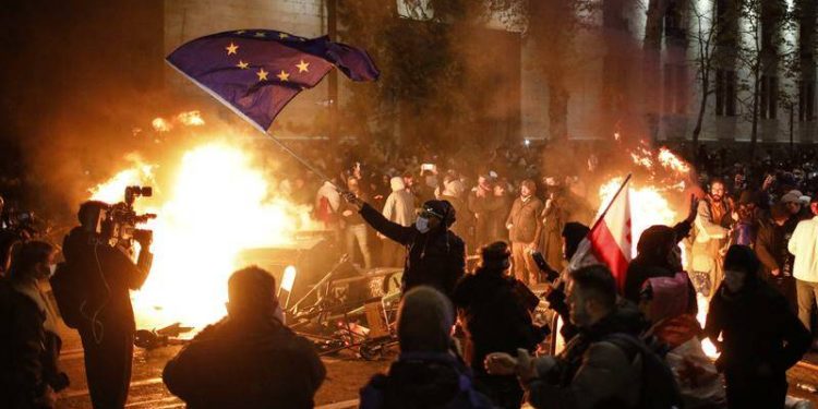 Protesters clash with police after Georgia suspends EU bid