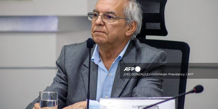 Colombia replaces finance minister amid corruption scandal