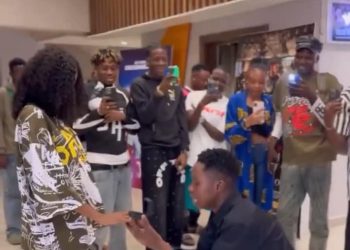 Fans in awe as 19 year old Tiktoker proposes to 20 year old girlfriend, Jadrolita