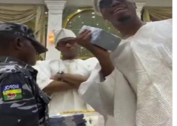 Subomi Okoya apologizes as police detain officer over Naira abuse