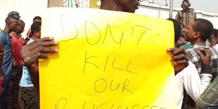 Ilorin traders protest AbdulRazaq’s walls against trading hubs